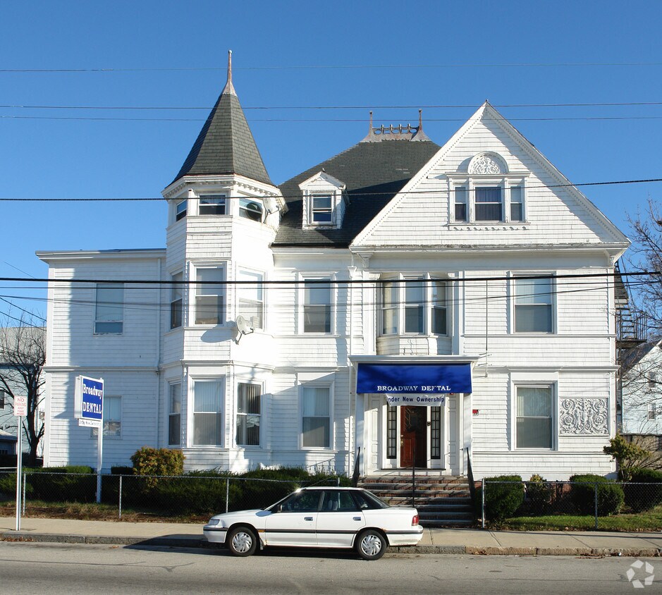 Building Photo - 449-451 Broadway
