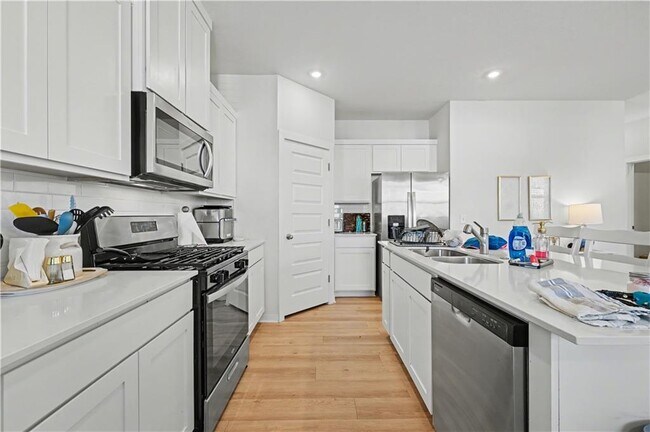 Foto del edificio - 4885 W Triangle St