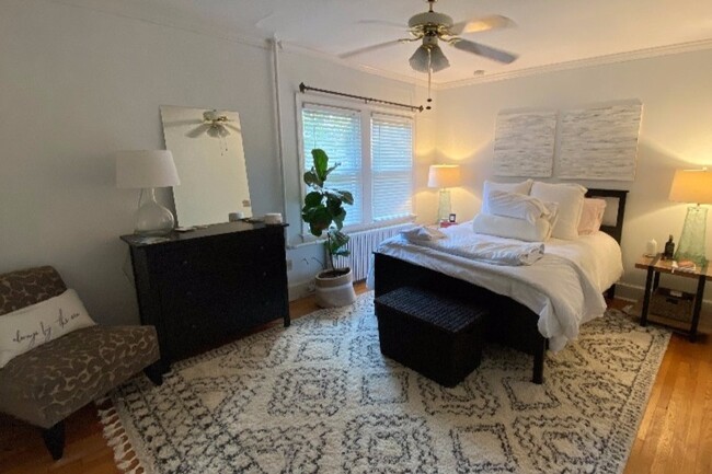 Bedroom - 909 E St SE