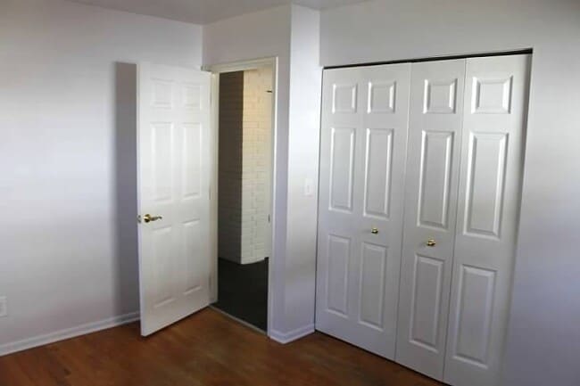 Building Photo - CHARMING BRICK RANCH JUST MINUTES FROM DOW...