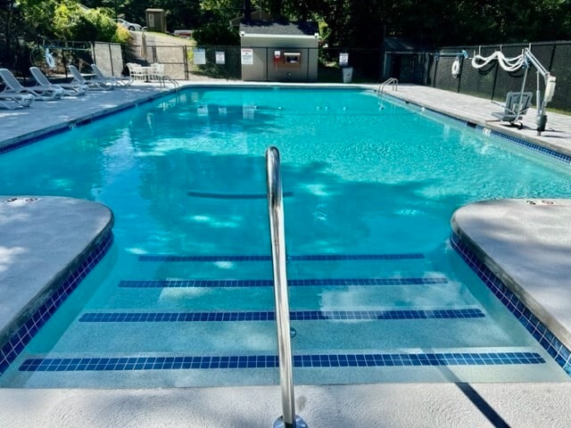 Primary Photo - 11 Thayer Pond Dr