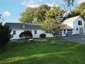 Building Photo - 534 Aquidneck Ave