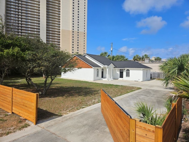 Building Photo - 16817 Lisbon Ave