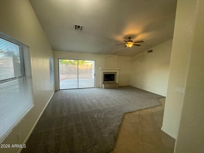 Foto del edificio - 1122 E Butler Dr