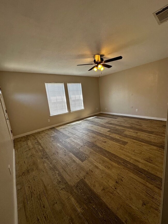 Foto del edificio - Beautifully updated 2 Bedroom duplex in PT