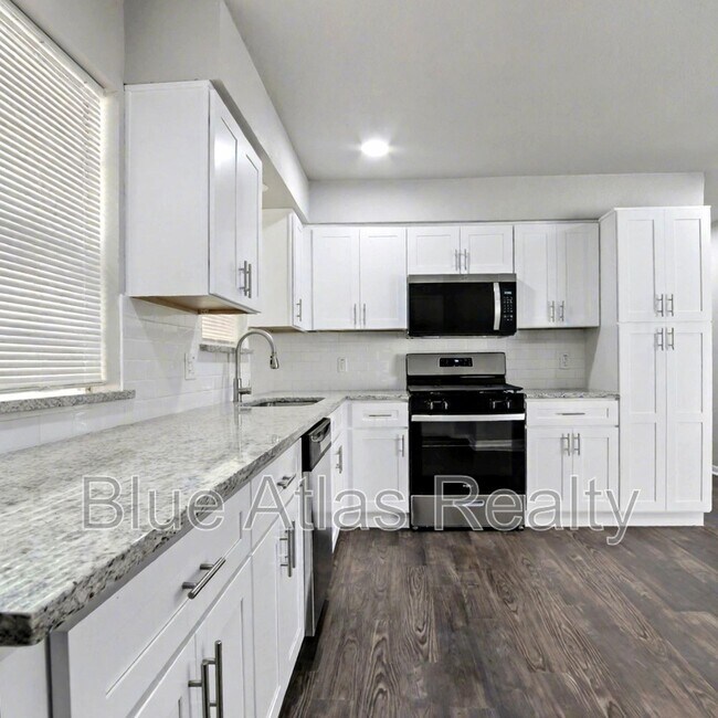 Foto del edificio - 1613 Continental Dr