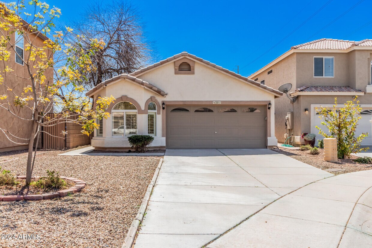 Foto principal - 3211 E Kristal Way