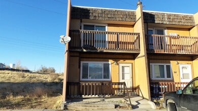 Building Photo - 748 Badger Ln