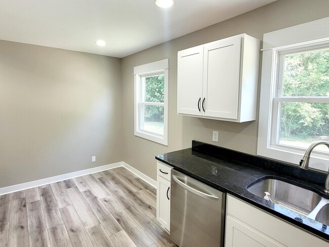 Foto del edificio - 3052 Burlingame Ave SW