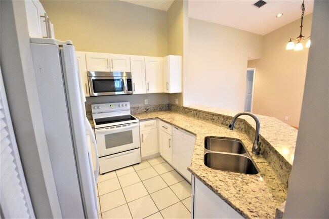 Building Photo - 803 Savannah Falls Dr