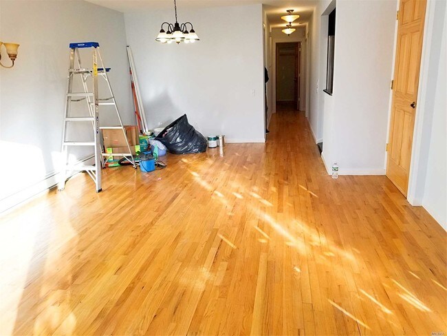 Foto del edificio - 42-19 194th St