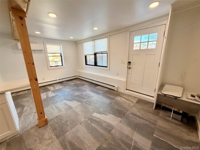 Building Photo - 116 E Main St