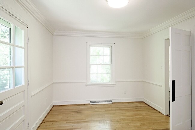 Building Photo - Move-in Ready & Pet-Friendly Rental Near Shops at Stonefield