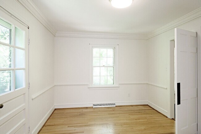 Foto del edificio - Move-in Ready & Pet-Friendly Rental Near Shops at Stonefield