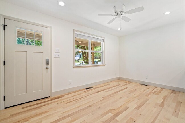 Building Photo - APPLICATION PENDING 07/08/24: Available No...
