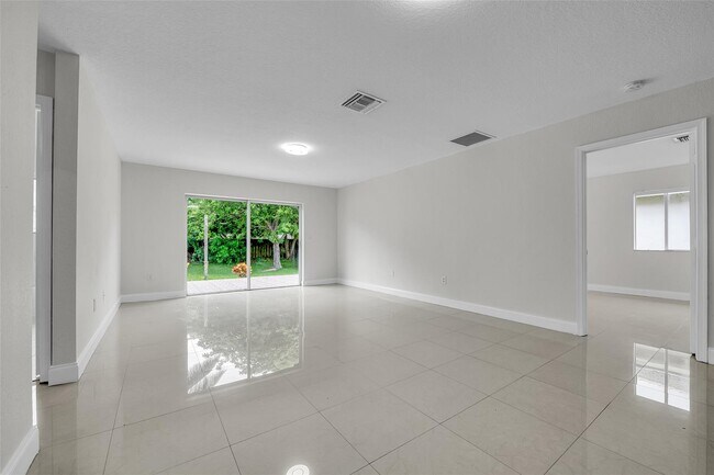 Building Photo - 11835 NW 47th Mnr
