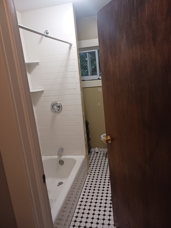 Bath - 432 N Main Ave