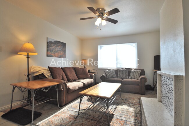 Foto del edificio - 240 E 400 N