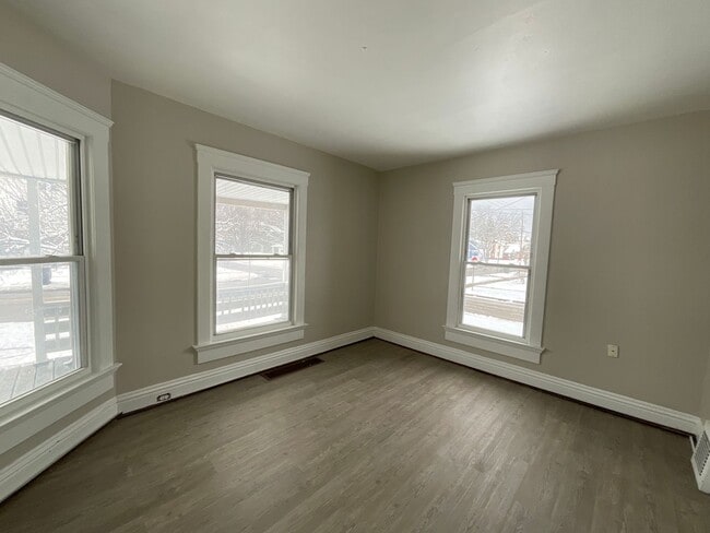 Building Photo - 1004 West Ave