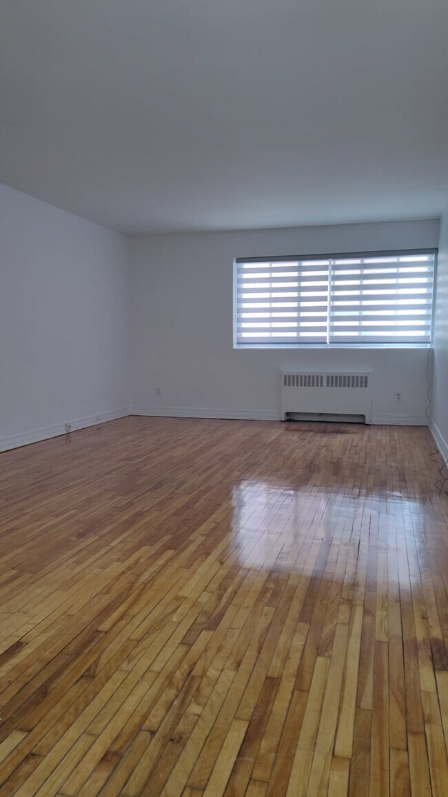 Photo du bâtiment - 5505 Rue Dudemaine