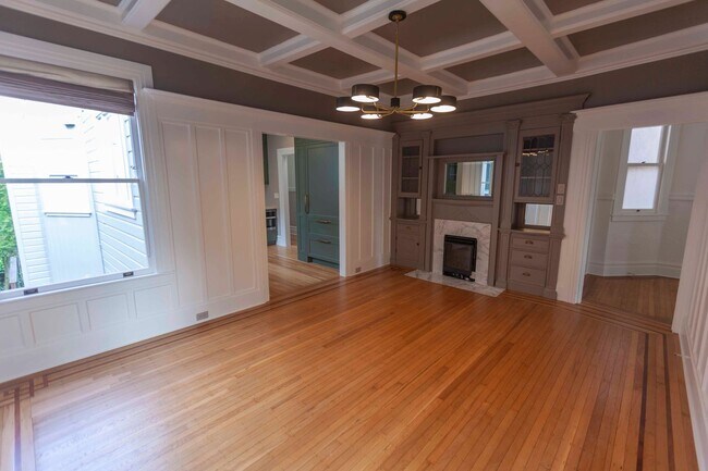 Foto del edificio - Beautifully Remodeled 3BR 2BA Top Floor Condo in Presidio Heights