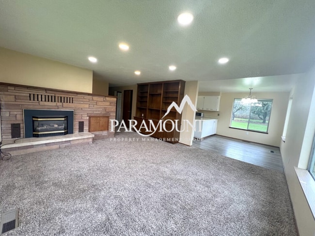 Building Photo - Tucked Away Upper 2 Bedroom Duplex in Port Orchard