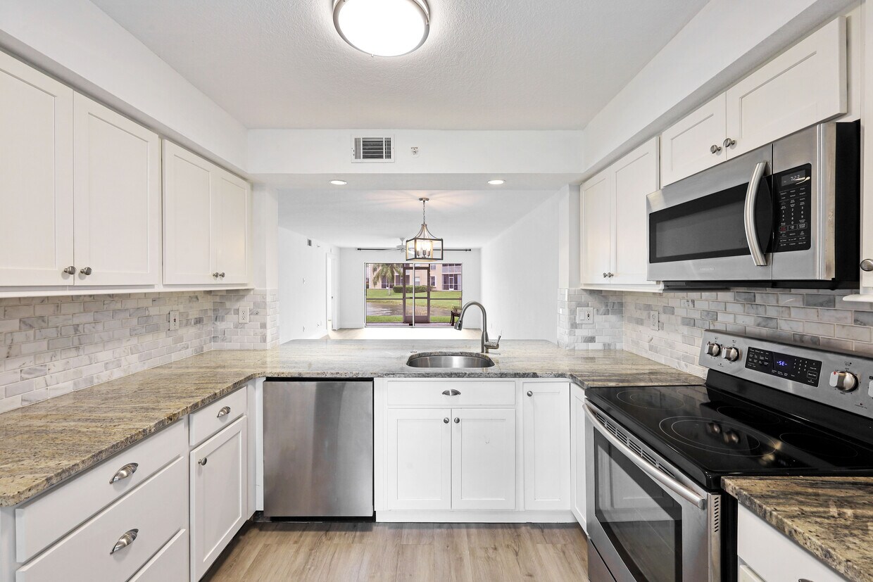 Foto principal - 9650 Victoria Ln