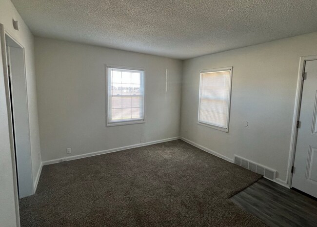 Foto del edificio - Coming Soon | Spacious 2 Bed, 1.5 Bath Duplex Near Red Bridge