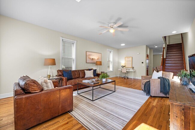 Building Photo - 975 N 6th St