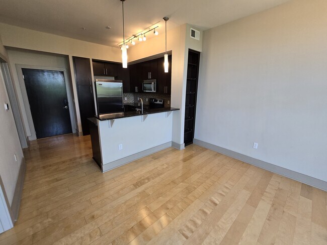 Foto del edificio - 1320 Robert Browning St