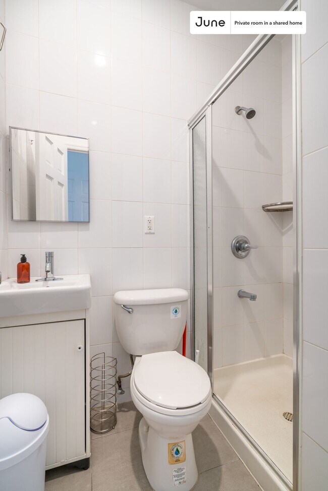 Foto del edificio - Room in Shared 4 bed/4 bath home