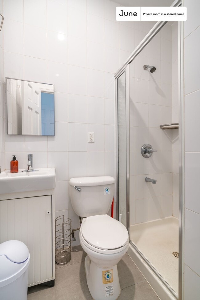 Building Photo - Room in Shared 4 bed/4 bath home