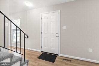 Building Photo - 5685 Saffron Ln