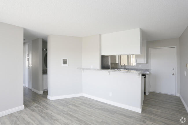 3 BR, 2 BA - 925 SF - Campus Village Apartments