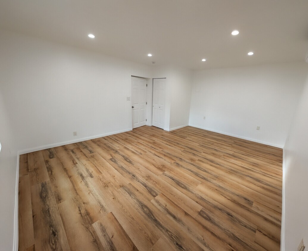 Foto principal - 2125 Carmona Ave