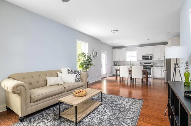 Foto del edificio - Spacious 5BR/3.5 BA Renovated Home Near Beltline with Off-Street Parking