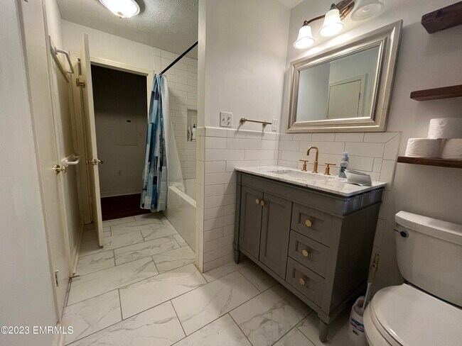 Foto del edificio - 2113 Valleyview Dr