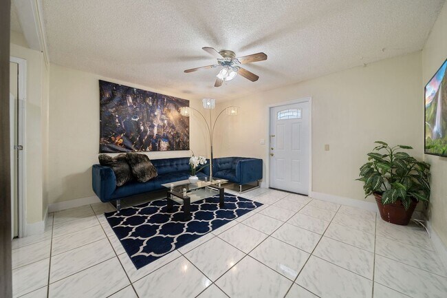Foto del edificio - 3409 Turf Rd