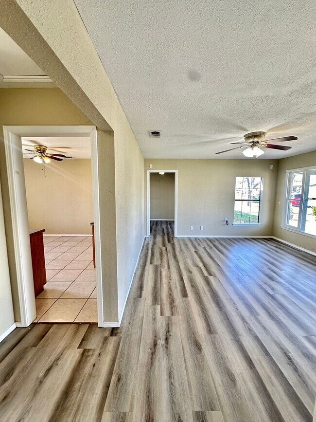 Foto del edificio - Cozy 3 Bedroom Home For Lease!!