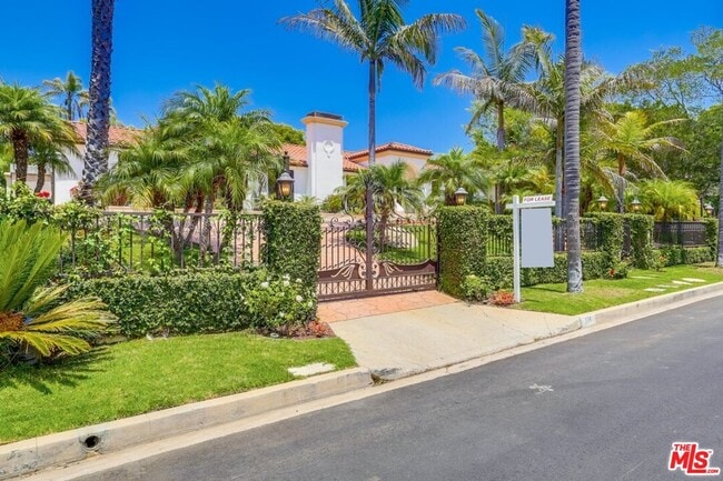 Building Photo - 114 S Layton Dr