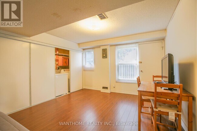 Building Photo - 44 Freshmeadow Dr
