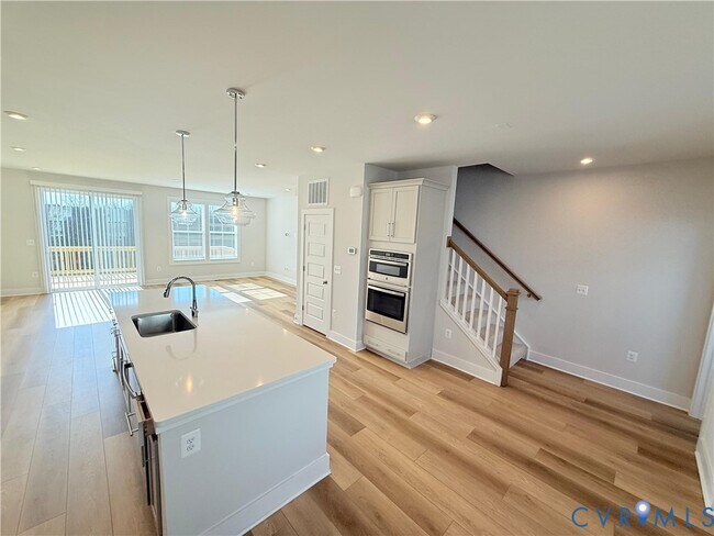 Foto del edificio - 4005 Munson Wds Pl