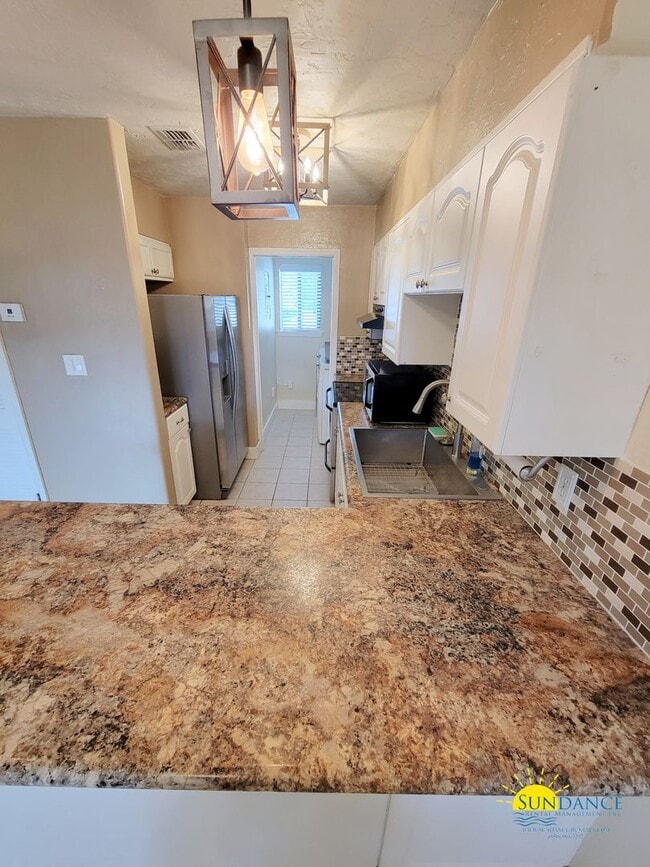Building Photo - Stunning Townhouse in the Heart of Destin!