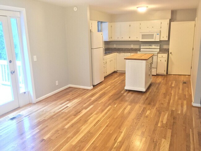 Photo - COMING SOON... Spacious 3R/1.5BA in Wilson... Apartment