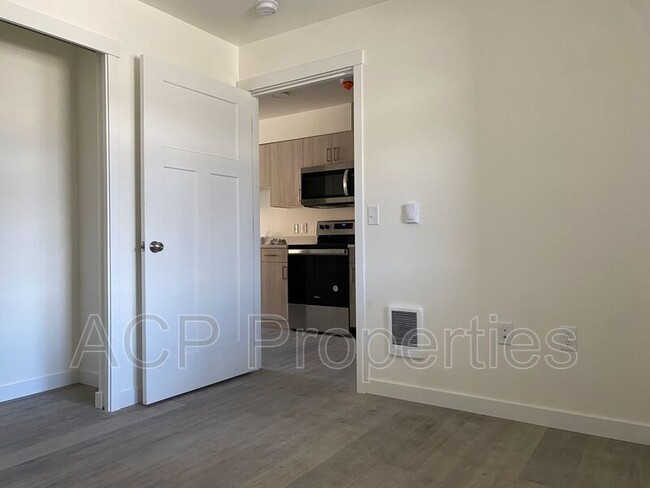 Foto del edificio - 665 E Badger Rd