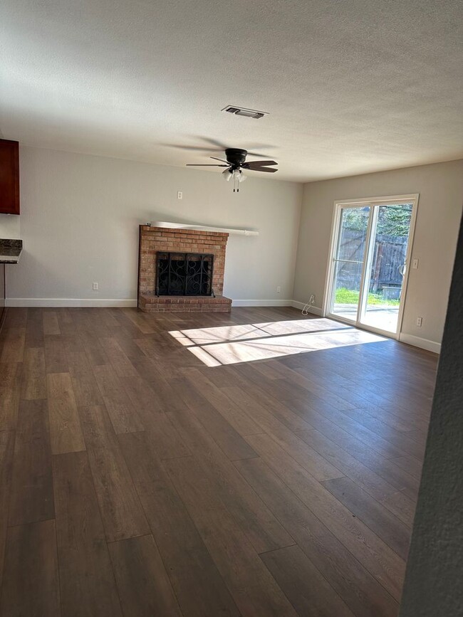 Building Photo - FOR RENT! Citrus Heights Home