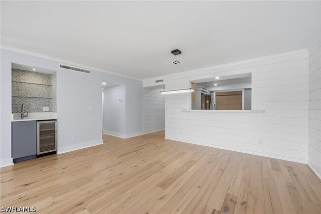 Foto del edificio - 6080 Pelican Bay Blvd