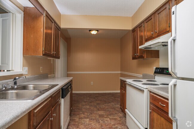 3HAB, 2BA - 1385SF Cypress - Cocina/Comedor - Hampton House