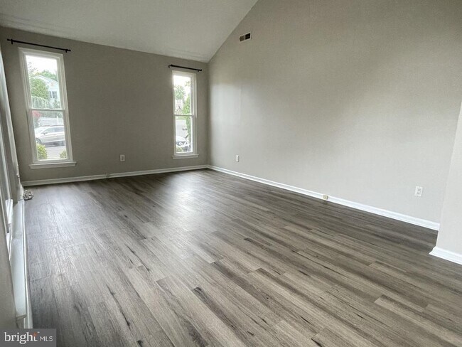 Foto del edificio - 294 Woods Edge Pl