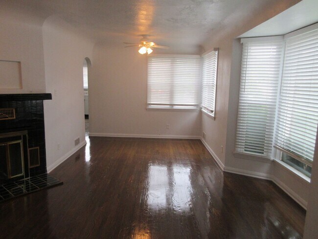 Foto del edificio - Move-in Bonus!!! Charming 4 bedroom, 2 bath single family home